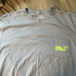 Vineyard Vines XL t-shirt.